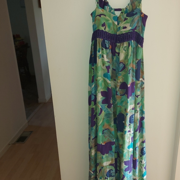 Guess By Marciano Bouguet Silk Floral Maxi Dress - Picture 6 of 9